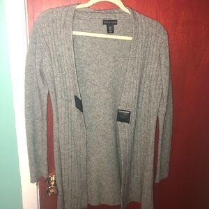 Grey cardigan with magnetic closure